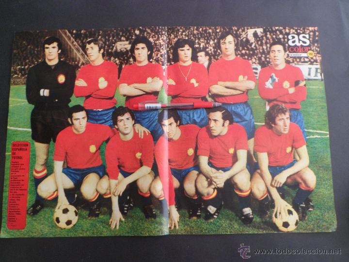 Coleccionismo deportivo: POSTER AS COLOR N&ordm; 192 - SELECCION ESPA&Ntilde;OLA FUTBOL - 1975
