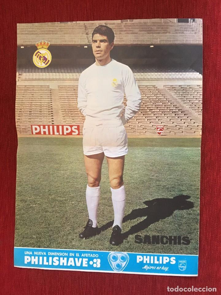 Coleccionismo deportivo: CARTEL POSTER OFICIAL REVISTA REAL MADRID SANCHIS DATOS Y NUMEROS EN LA TRASERA