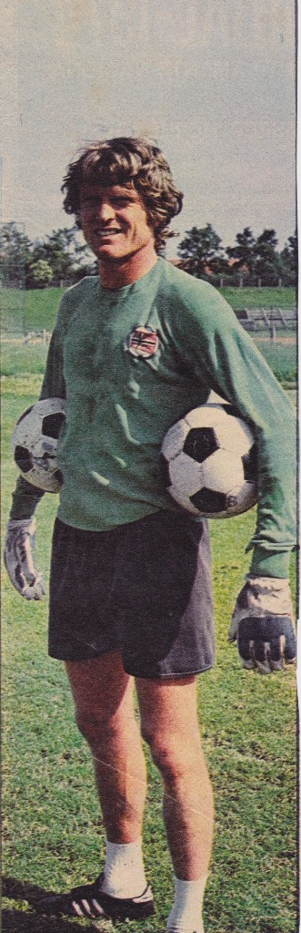 Colecionismo desportivo: SELECCI&Oacute;N DE F&Uacute;TBOL DE LA RFA ( ALEMANIA ) : Gran recorte de SEPP MAIER. A&ntilde;os 70