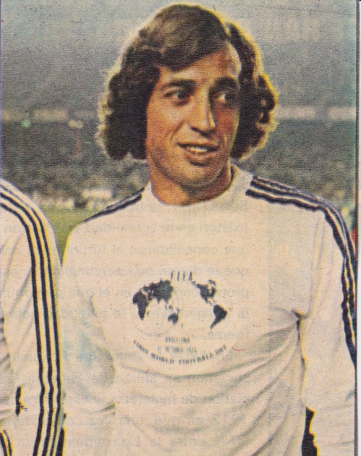 Sammelleidenschaft Sport: UNI&Oacute;N DEPORTIVA LAS PALMAS: Recorte de Quique WOLFF en el Dia Mundial del F&uacute;tbol, a&ntilde;os 70