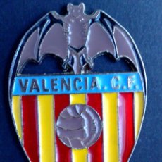 Coleccionismo deportivo: PLACA DE METAL ESMALTADA VALENCIA C.F.,CLUB DE FUTBOL.