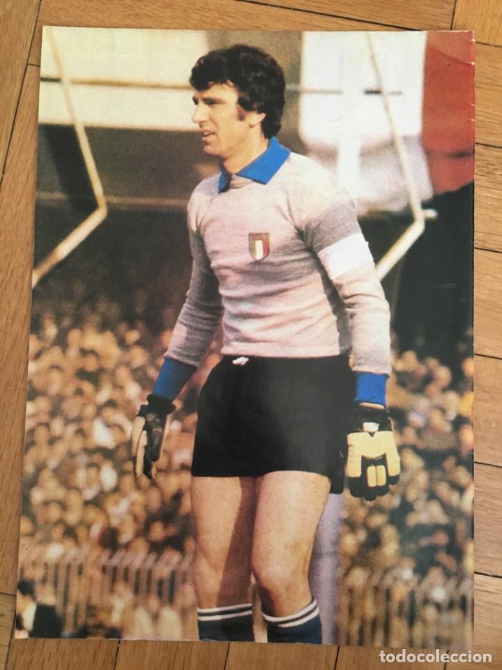 Coleccionismo deportivo: CARTEL POSTER CON INFORMACION DEL JUGADOR DINO ZOFF NAPOLES JUVENTUS ITALIA