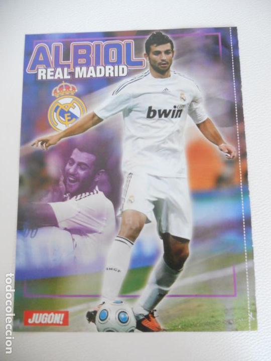 Coleccionismo deportivo: POSTER ALBIOL REAL MADRID REVISTA JUGON LIGA FUTBOL 2009 2010 09 10 TAMA&Ntilde;O FOLIO