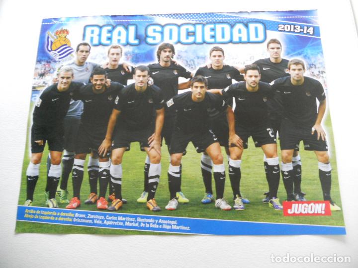 Coleccionismo deportivo: DOBLE POSTER ALINEACION EQUIPO REAL SOCIEDAD COROMINAS ELCHE JUGON 2013 2014 13 14 TAMA&Ntilde;O FOLIO