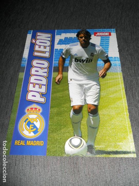 Coleccionismo deportivo: DOBLE POSTER PEDRO LEON REAL MADRID DESMARETS DEPORTIVO CORU&Ntilde;A JUGON 2010 2011 10 11 TAMA&Ntilde;O FOLIO