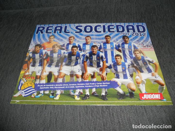 Coleccionismo deportivo: DOBLE POSTER ALINEACION EQUIPO REAL SOCIEDAD KONE LEVANTE JUGON 2011 2012 11 12 TAMA&Ntilde;O FOLIO