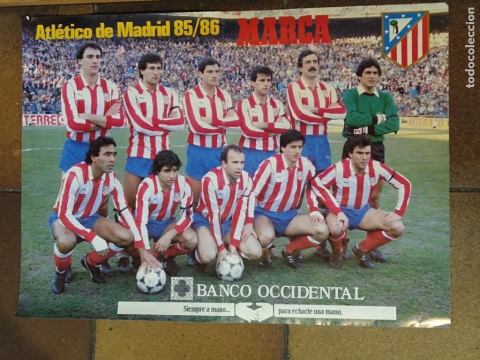 Coleccionismo deportivo: Poster Marca cartel Club Atl&eacute;tico de Madrid. Temporada 85/ 86 Banco Occidental. 55 x 39,50 cm