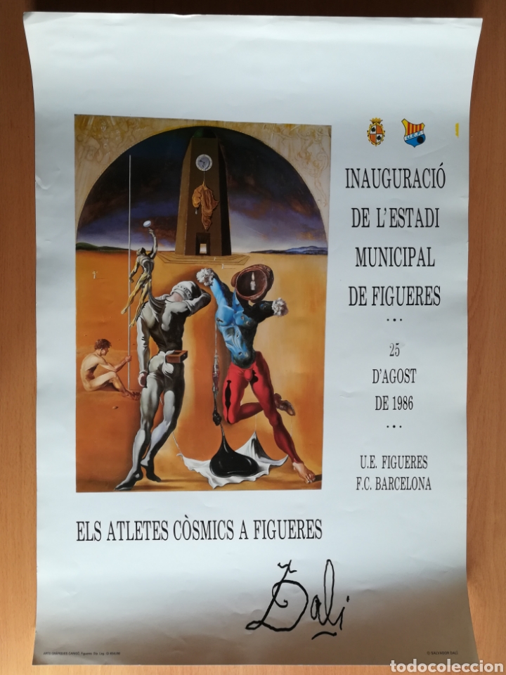Coleccionismo deportivo: Cartel Inauguraci&oacute; Estadi Municipal Figueres FC Barcelona 1986 Atletes C&ograve;smics Dal&iacute; Futbol Bar&ccedil;a