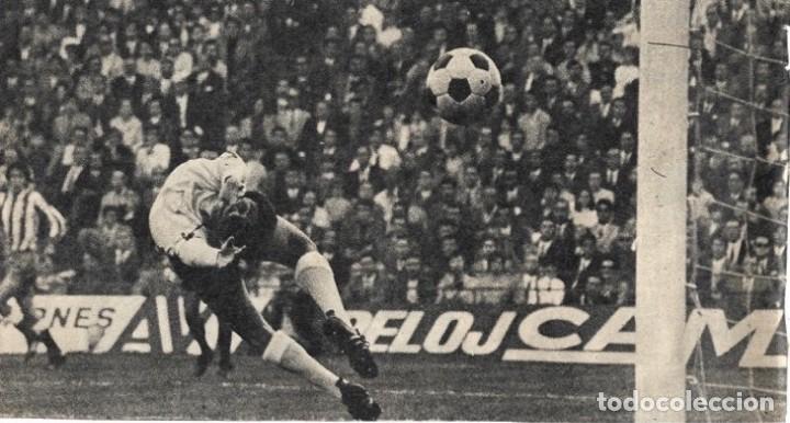 Collezionismo sportivo: REAL MADRID: Gran recorte de MIGUEL &Aacute;NGEL en acci&oacute;n