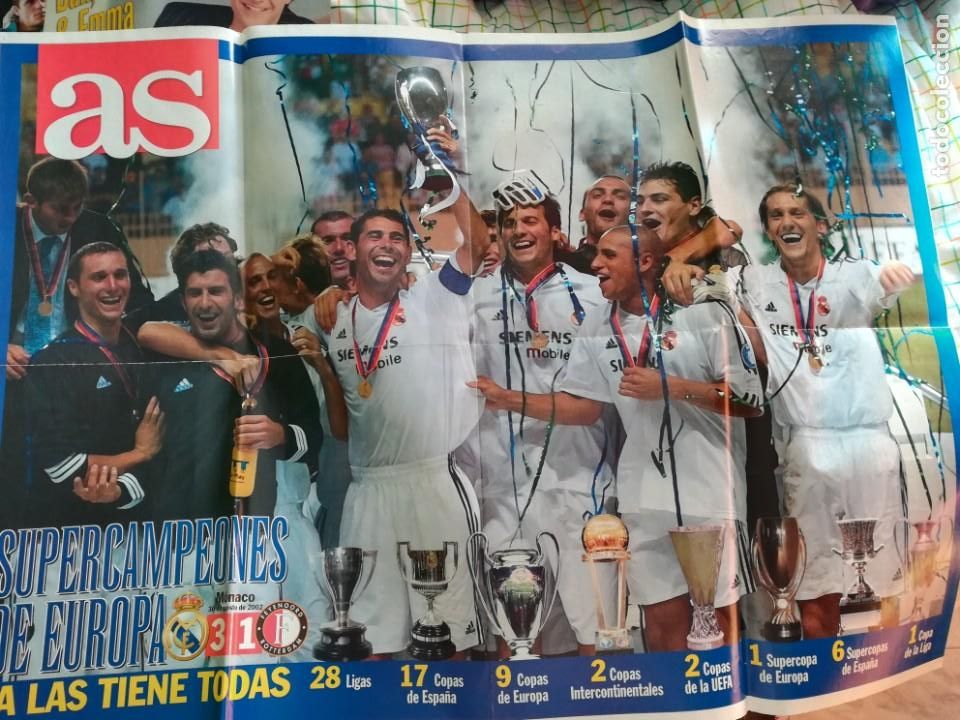 Coleccionismo deportivo: P&oacute;ster equipo del Real Madrid a&ntilde;o 2002 - Foto 1