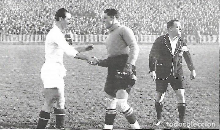 Collezionismo sportivo: REAL MADRID: Recorte de Jacinto QUINCOCES saludando al portero del Athletic Gregorio Blasco