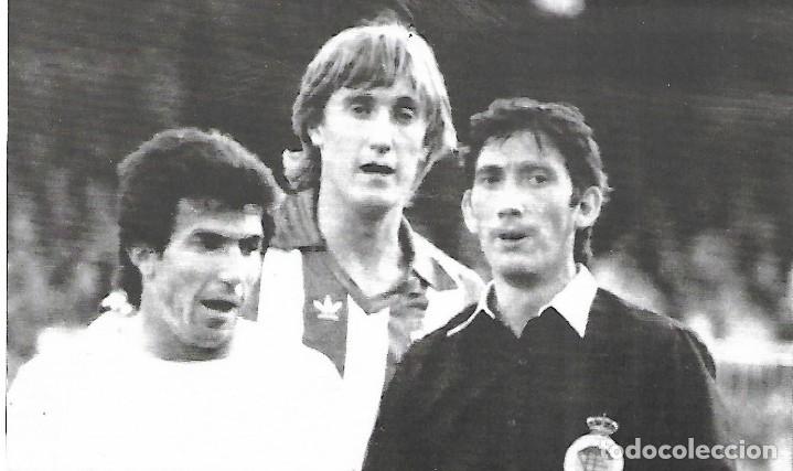 Collezionismo sportivo: REAL MADRID Y REAL SPORTING DE GIJ&Oacute;N: Recorte de JUANITO, MACEDA y el &aacute;rbitro S&Aacute;NCHEZ ARMINIO