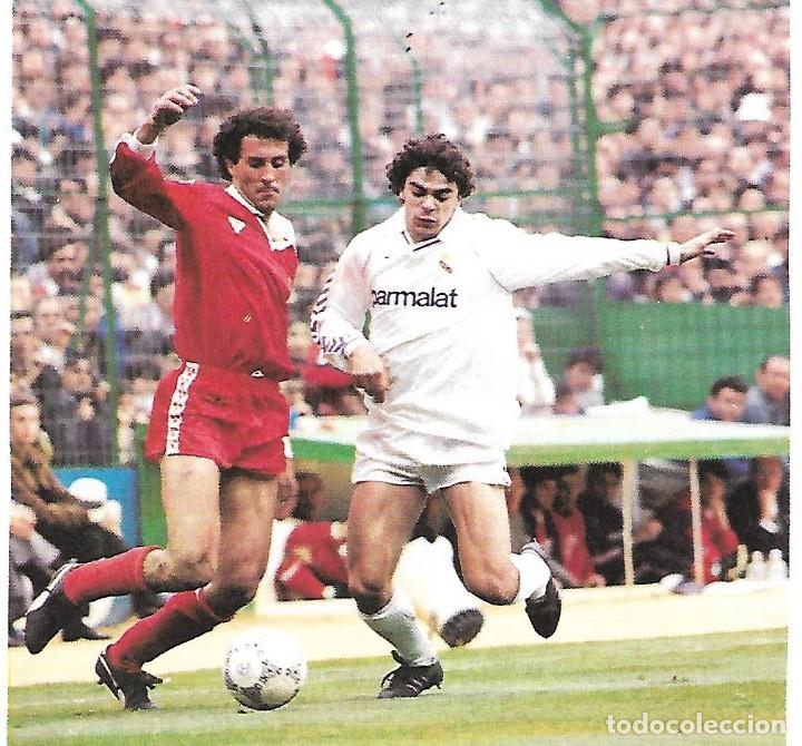 Collectionnisme sportif: REAL MADRID: Recorte de Manolo SANCH&Iacute;S en pugna con el sevillista Francisco