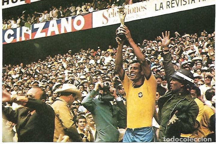 Collectionnisme sportif: SELECCI&Oacute;N DE F&Uacute;TBOL DE BRASIL: Recorte de CARLOS ALBERTO con la Copa del Mundo de 1970