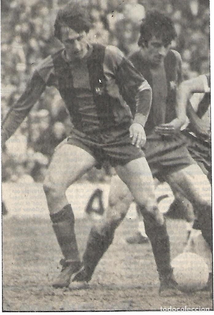 Coleccionismo deportivo: BAR&Ccedil;A: Gran recorte de Johan CRUYFF en acci&oacute;n - Foto 1