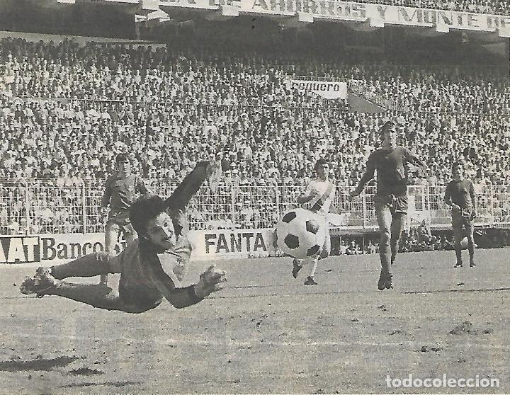 Collectionnisme sportif: REAL MADRID: Recorte de Mariano GARC&Iacute;A REM&Oacute;N en acci&oacute;n