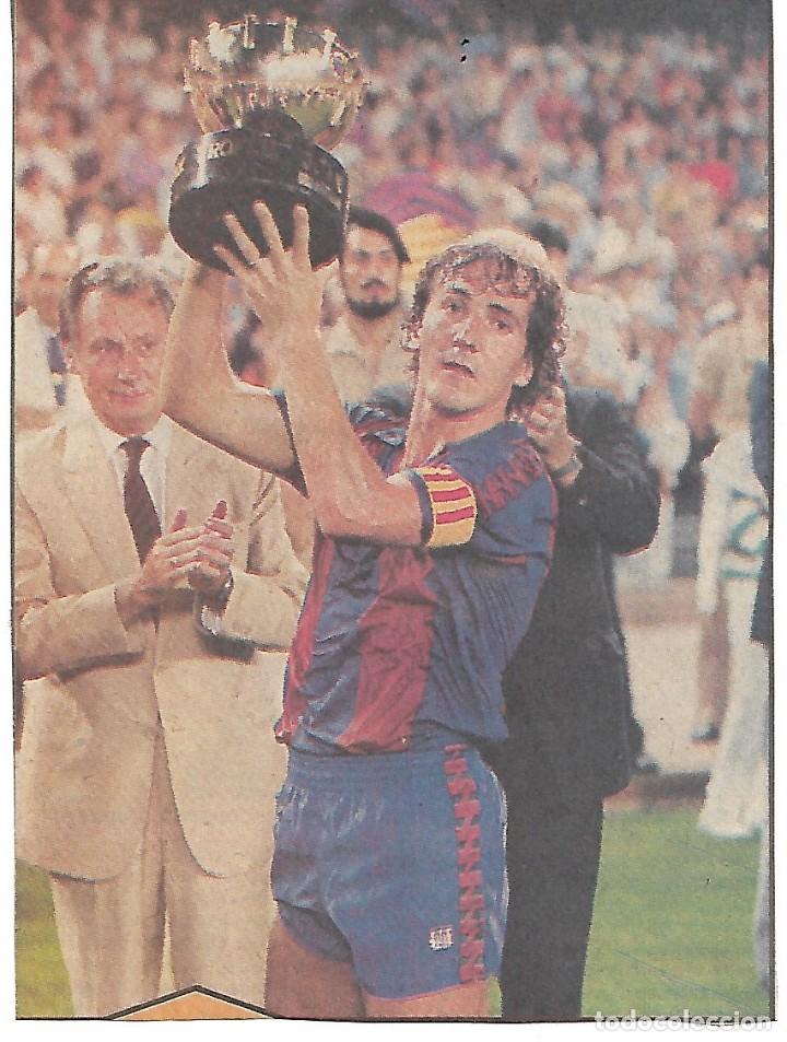 Collectionnisme sportif: BAR&Ccedil;A: Recorte de TENTE S&Aacute;NCHEZ levantando el Trofeo Gamper
