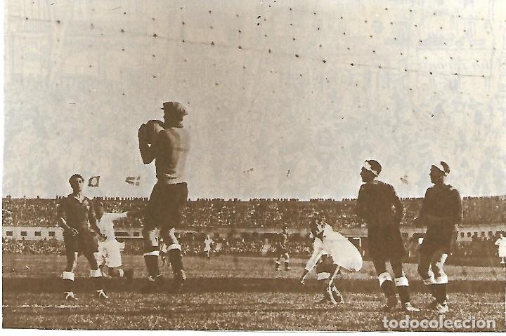 Coleccionismo deportivo: Recorte de Ricardo ZAMORA en acci&oacute;n en el Estadio de Montjuic