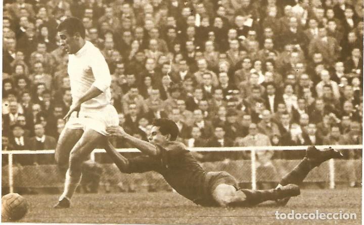 Sammelleidenschaft Sport: REAL MADRID: Recorte de AMANCIO superando al barcelonista Olivella