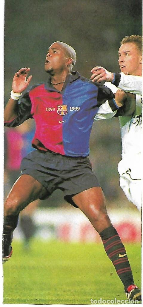 Coleccionismo deportivo: BAR&Ccedil;A: Recorte de Patrick KLUIVERT expectante - Foto 1