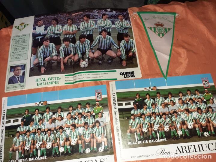 Sammelleidenschaft Sport: Lote poster,2 l&aacute;minas y u&ntilde; bander&iacute;n de f&uacute;tbol real betis a&ntilde;o 1986-87,quinielista y ron arehucas