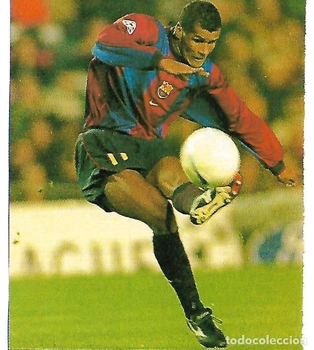 Coleccionismo deportivo: BAR&Ccedil;A. Recorte de RIVALDO en acci&oacute;n - Foto 1