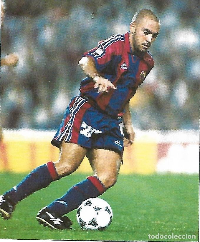 Coleccionismo deportivo: BAR&Ccedil;A: Recorte de IV&Aacute;N DE LA PE&Ntilde;A EN ACCI&Oacute;N - Foto 1