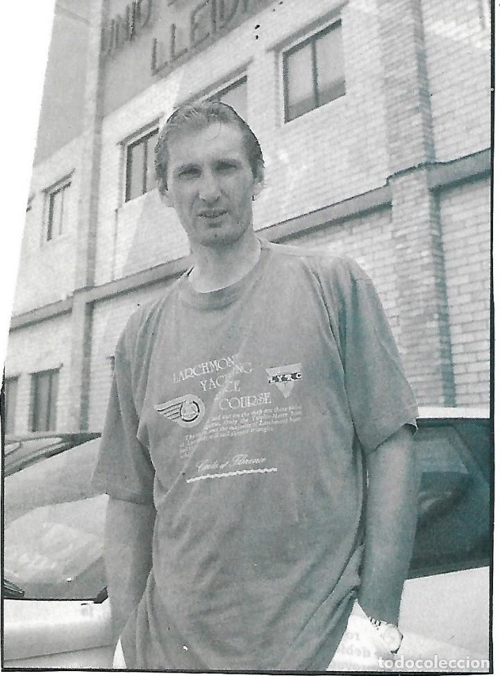 Sammelleidenschaft Sport: UE. LLEIDA: Recorte de Mauro RAVNIC vestido de calle