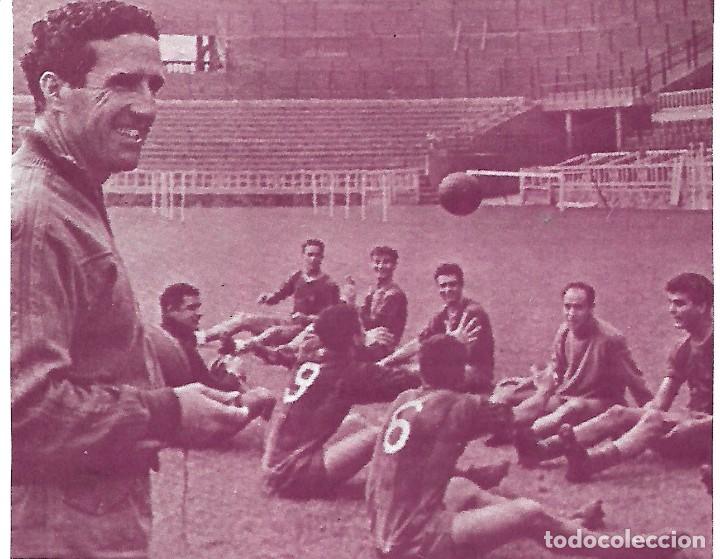 Collezionismo sportivo: BAR&Ccedil;A: Recorte de HELENIO HERRERA en un entrenamiento en Les Corts