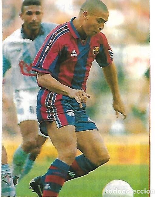 Coleccionismo deportivo: BAR&Ccedil;A: Recorte plastificado de RONALDO - Foto 1