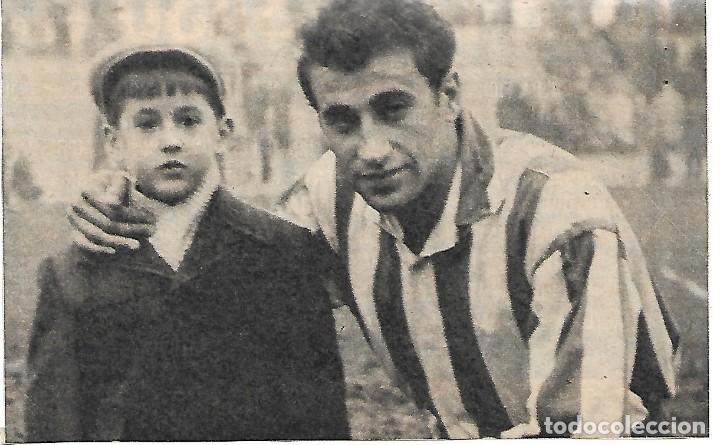 Sammelleidenschaft Sport: ATL&Eacute;TICO DE MADRID: Recorte de Joaqu&iacute;n PEIR&Oacute; con un ni&ntilde;o
