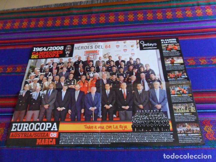 Coleccionismo deportivo: MARCA CARTEL HOMENAJE H&Eacute;ROES DEL 94 CAMPEONES DE EUROPA 1964 2008, ESPA&Ntilde;A ALEMANIA 1 A 0.