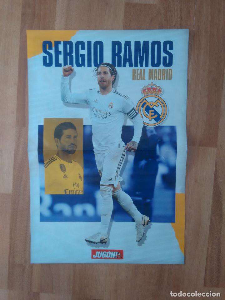 Coleccionismo deportivo: SERGIO RAMOS REAL MADRID Y EQUIPO ATL&Eacute;TICO - DOBLE P&Oacute;STER 2 P&Aacute;G REVISTA JUG&Oacute;N 2019-2020 LIGA F&Uacute;TBOL