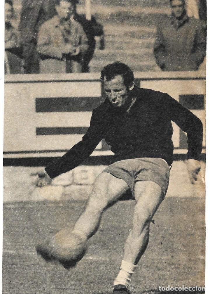 Coleccionismo deportivo: SELECCI&Oacute;N ESPA&Ntilde;OLA DE F&Uacute;TBOL: Recorte de GALLEGO entrenando. 1969
