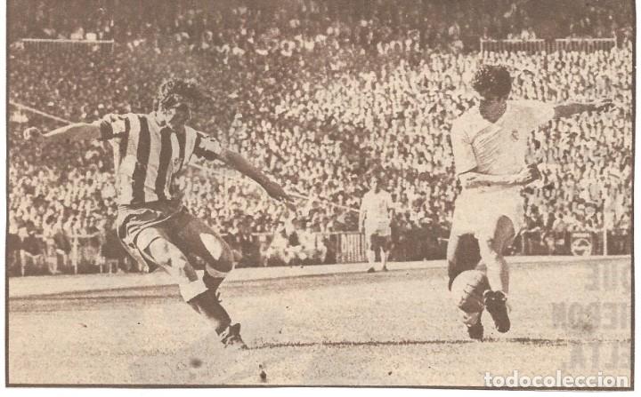 Coleccionismo deportivo: REAL MADRID: Recorte de SANCH&Iacute;S marcando a Ufarte.