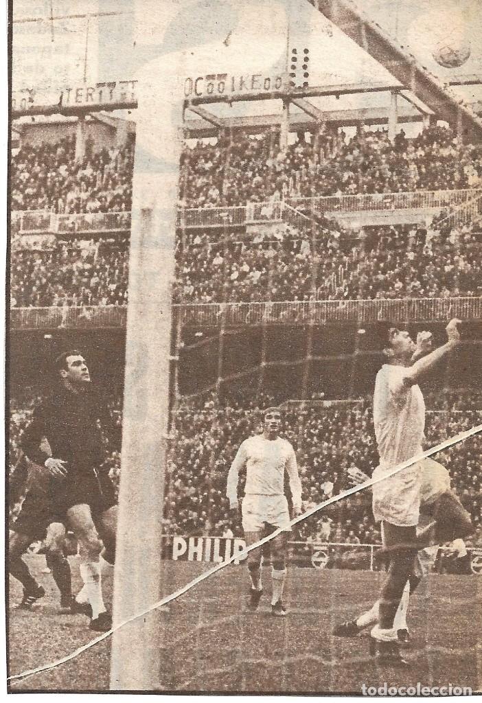 Coleccionismo deportivo: REAL MADRID: Recorte de SANCH&Iacute;S salvando un gol ante Betancort y Zoco