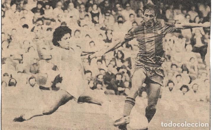 Coleccionismo deportivo: BAR&Ccedil;A: Recorte de CRUYFF en acci&oacute;n - Foto 1