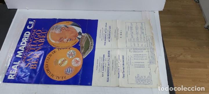 Coleccionismo deportivo: ANTIGUO CARTEL DEL REAL MADRID ORIGINAL AL 100% 1 TROFEO BERNABEU 1979 AJAX MILAN BAYER