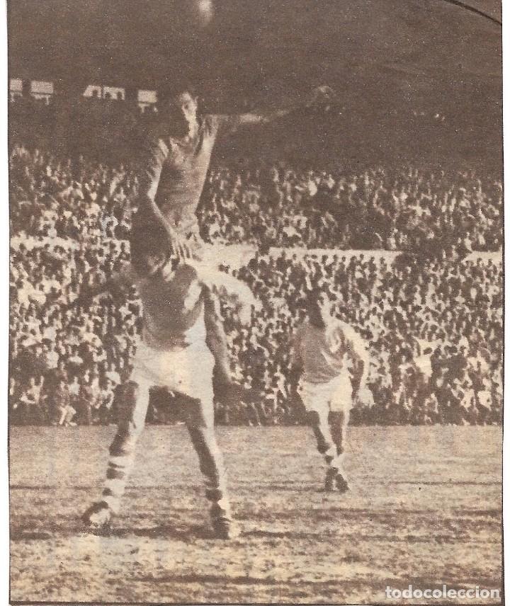 Collectionnisme sportif: REAL MADRID: Recorte de F&Eacute;LIX RUIZ en acci&oacute;n.