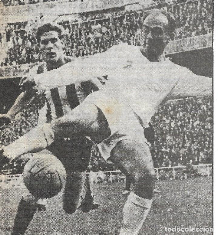 Collectionnisme sportif: REAL MADRID: Recorte de DI STEFANO en pugna con el malogrado Miguel Mart&iacute;nez.