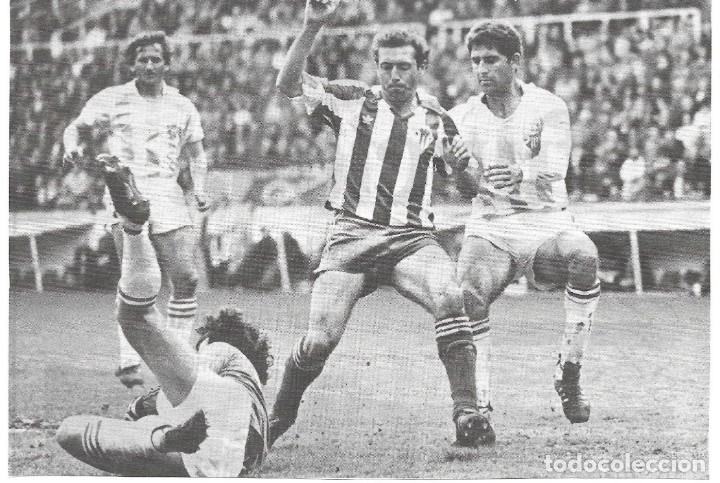 Collectionnisme sportif: REAL SPORTING DE GIJ&Oacute;N: Recorte de QUINI acosando al portero rival. 1985