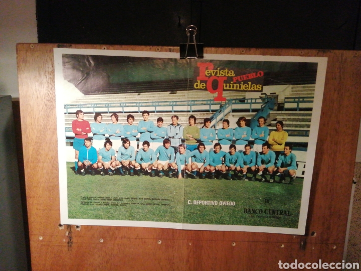 Coleccionismo deportivo: Poster. Club Deportivo Oviedo. Real Oviedo. Revista de Quinielas Pueblo. 47 x 33 cm.