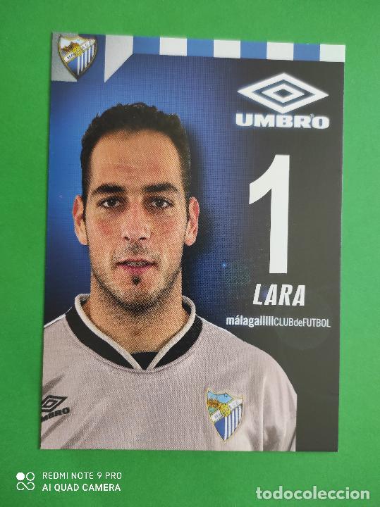 Collectionnisme sportif: FOTO POSTAL MALAGA CF 11,5cm X 16,5cm UMBRO TEMPORADA 03 04 2003 2004 TARJETA N&ordm; 1 LARA