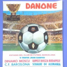 Coleccionismo deportivo: CARTEL V TROFEO GAMPER - C.F. BARCELONA - 1970 - DINAMO- UJPEST DOSZA - SCHALKE 04 63X43CM