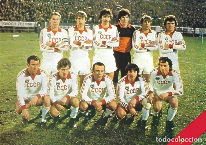 Coleccionismo deportivo: Gran recorte de las selecciones de f&uacute;tbol de la URSS y ESCOCIA ( al dorso ). 1982