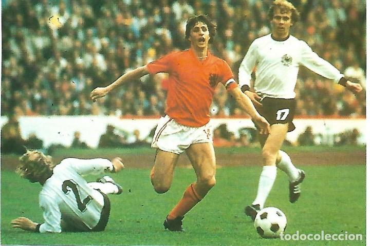 Coleccionismo deportivo: Recorte de CRUYFF en acci&oacute;n - Foto 1