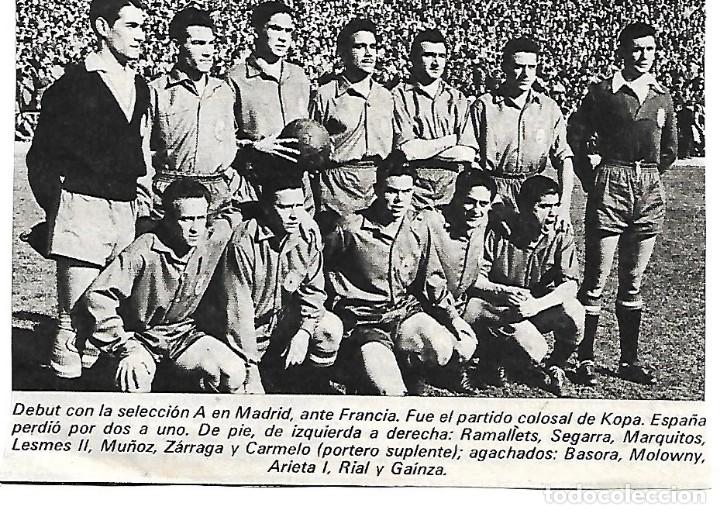 Coleccionismo deportivo: SELECCI&Oacute;N ESPA&Ntilde;OLA DE F&Uacute;TBOL: Recorte de un equipo de 1955, Espa&ntilde;a 1-Francia 2