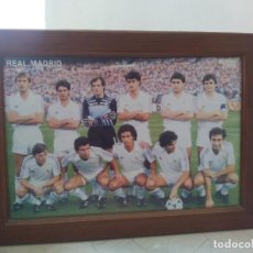 Coleccionismo deportivo: IMPRESIONANTE ANTIGUO CUADRO DEL REAL MADRID DE LOS AÑOS 80. DEL QUINIELISTA, ENMARCADO. Lote 271953923