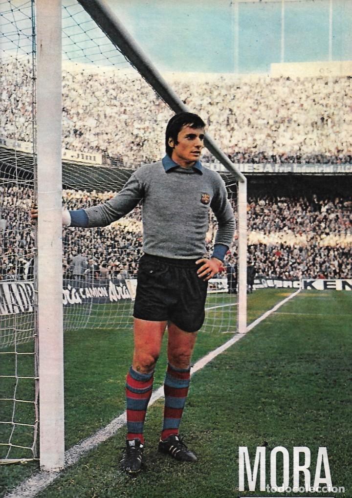 Coleccionismo deportivo: BAR&Ccedil;A: P&oacute;ster de MORA. 1974 - Foto 1