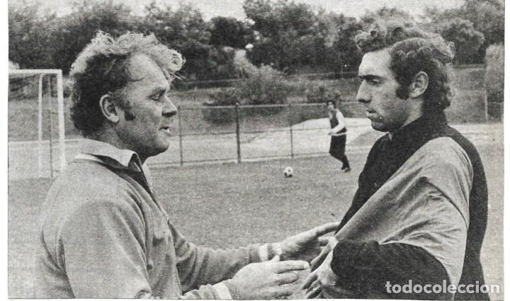 Coleccionismo deportivo: Recorte de QUINI con Kubala. 1974 - Foto 1